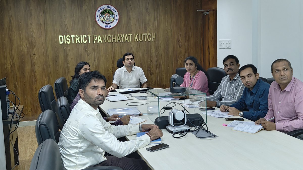 KutchDdo's tweet photo. જિલ્લા પંચાયત ખાતે નાયબ ઇજનેર સાથે 15મું નાણાપંચ, સીડીપી પંચાયત ઘર, આંગણવાડીના કામો, ડીએમએફ, વીવીપી-2, આયોજન, પ્રવાસન વગેરે યોજના હેઠળ ચાલતા માર્ગ અને મકાન પંચાયત હસ્તકના કામોની સમીક્ષા કરવામાં આવી.

@InfoGujarat @GujDCoffice @RnBGujarat @WCDGujarat @collectorkut @infokutchgog https://t.co/fPz1MsTSqa