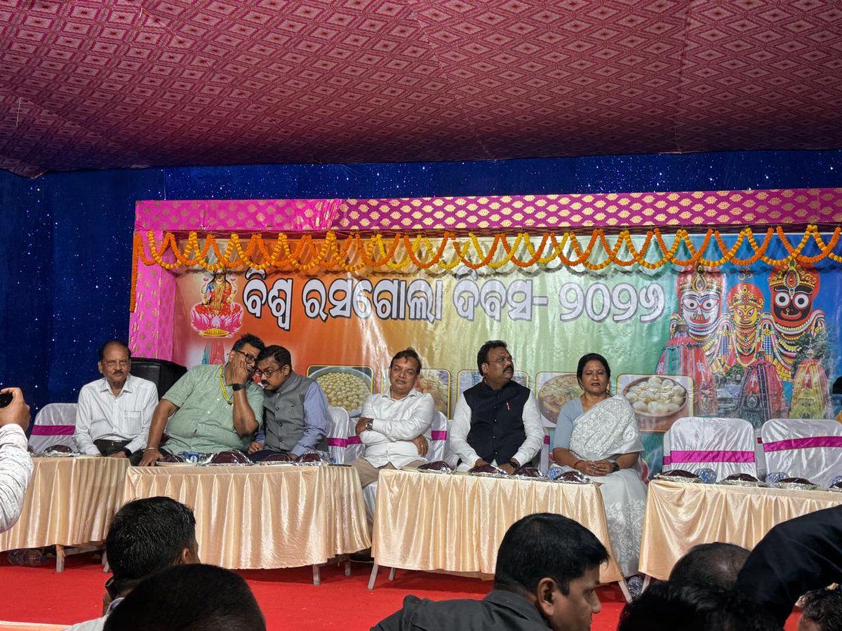 OSIC_Ltd's tweet photo. SPV members of Pahala MSE-CDP celebrated the occasion of #InternationalRasogolaDibas, in the esteemed presence of Hon’ble Minister, MSME and FARD Department, Shri Gokulananda Mallick at #PahalaRasogolaCluster.

@CMO_Odisha @GokulanandaBJP @MsmeDepartment @SmrutiR2009 https://t.co/pj5AO1DKyD