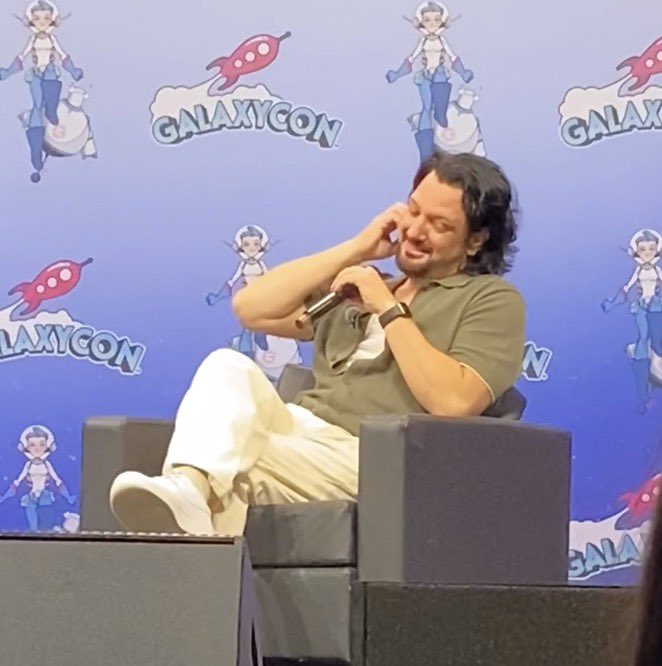 chasezslioness's tweet photo. Thinking about how sweet JC was and reassuring especially when I almost went the wrong way out of the photo op area 🥰 https://t.co/Ug65qqPEEl