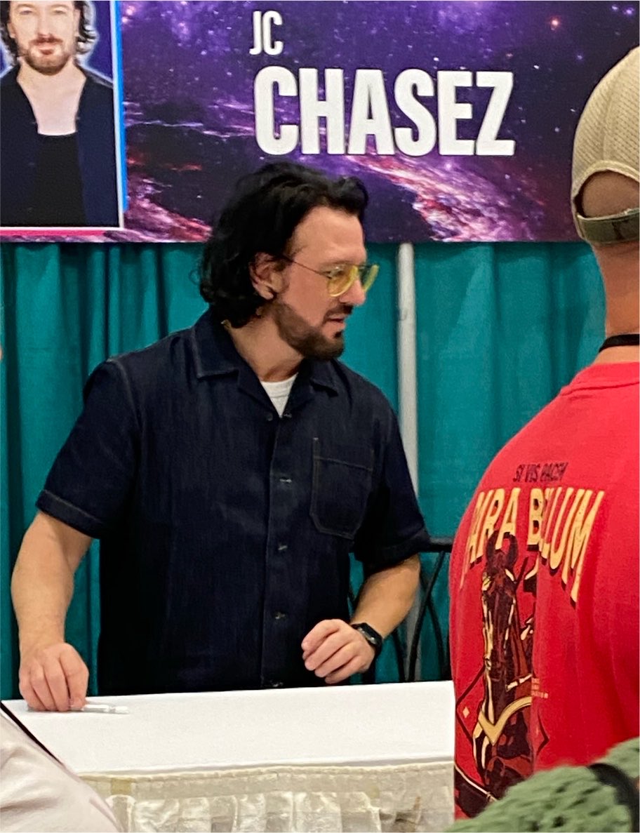 chasezslioness's tweet photo. Thinking about how sweet JC was and reassuring especially when I almost went the wrong way out of the photo op area 🥰 https://t.co/Ug65qqPEEl