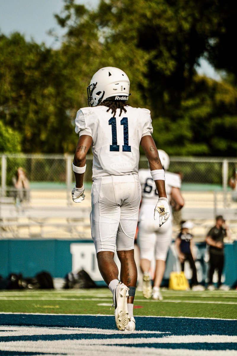 jaydenCmosley's tweet photo. Final fall camp of high school. #blessed #work #grind #AGTG @Shaunmosley_ @AlyshaCosby @JCosbyMosley @JaceCMosley @abeelam @EricKresser @CoachWill_i_am @EraPrep @BPok24 @HurriSHane @ESPNTop63 @CoachBSaun @NEP_Proscia @najitobias @TheUCReport https://t.co/kENJYSmk2G
