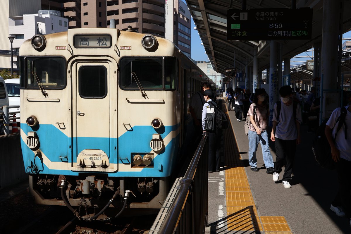 terutamatetsu's tweet photo. JR四国 高徳線 316D 普通  高松行
キハ40-2142+キハ47-174+キハ40-2144

ずっと撮りたかった四国のキハ40系統！
もっとゆっくり撮りたかったなぁ… https://t.co/Hmcbw3iTee