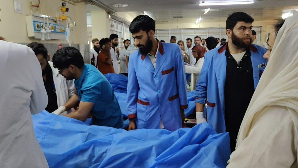 KashmirLife's tweet photo. 𝐒𝐚𝐤𝐢𝐧𝐚 𝐈𝐭𝐨𝐨 𝐌𝐞𝐞𝐭𝐬 𝐈𝐧𝐣𝐮𝐫𝐞𝐝 𝐘𝐚𝐭𝐫𝐢𝐬 𝐚𝐭 𝐒𝐊𝐈𝐌𝐒 𝐒𝐨𝐮𝐫𝐚 https://t.co/CJ4Zh0tK7U