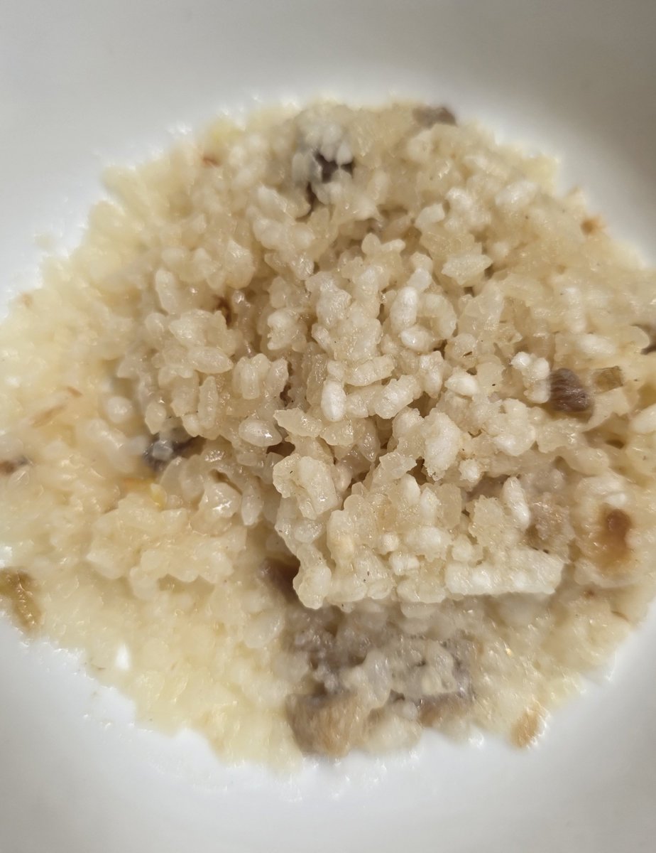 itsuki_ianvs's tweet photo. 介紹一下，這是海南雞 飯糰 加熱完的樣子
#玥看玥餓 https://t.co/lrrdAYsMzy