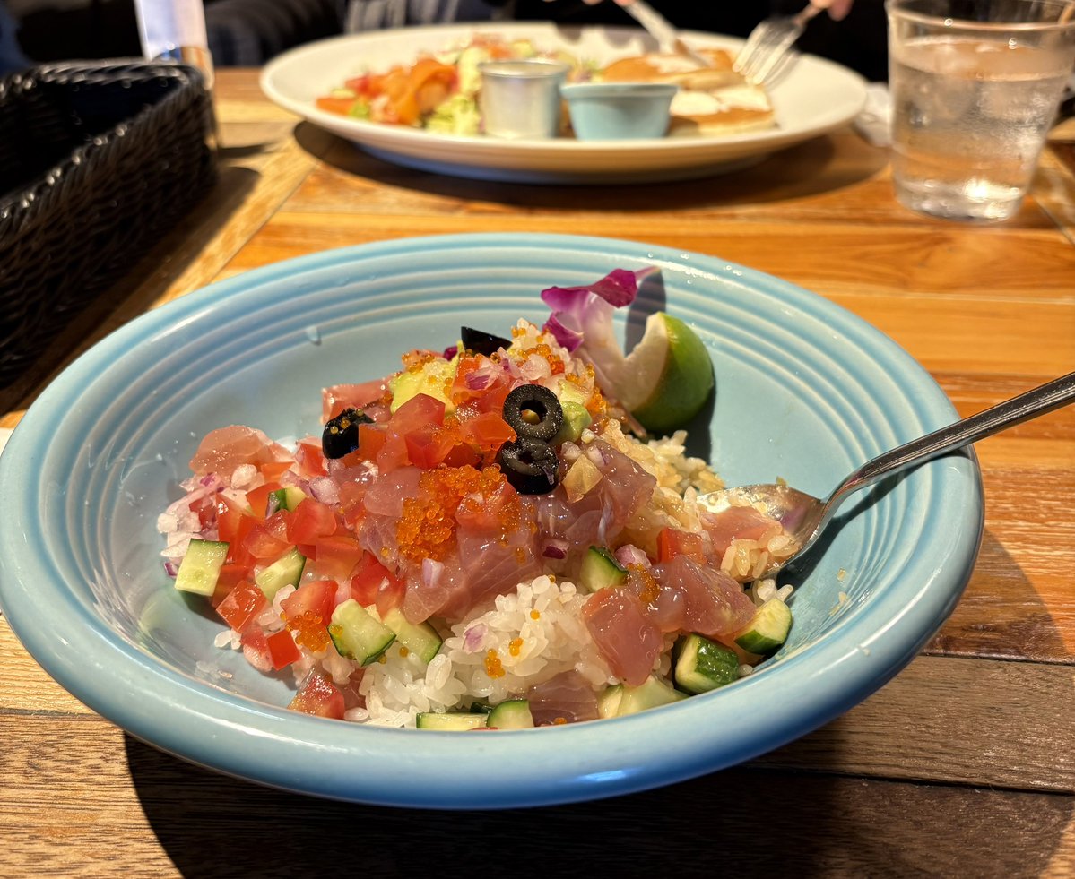 kayonun's tweet photo. コナズ珈琲にて
娘とランチ

アヒポキボウル https://t.co/jqeye8BQ57
