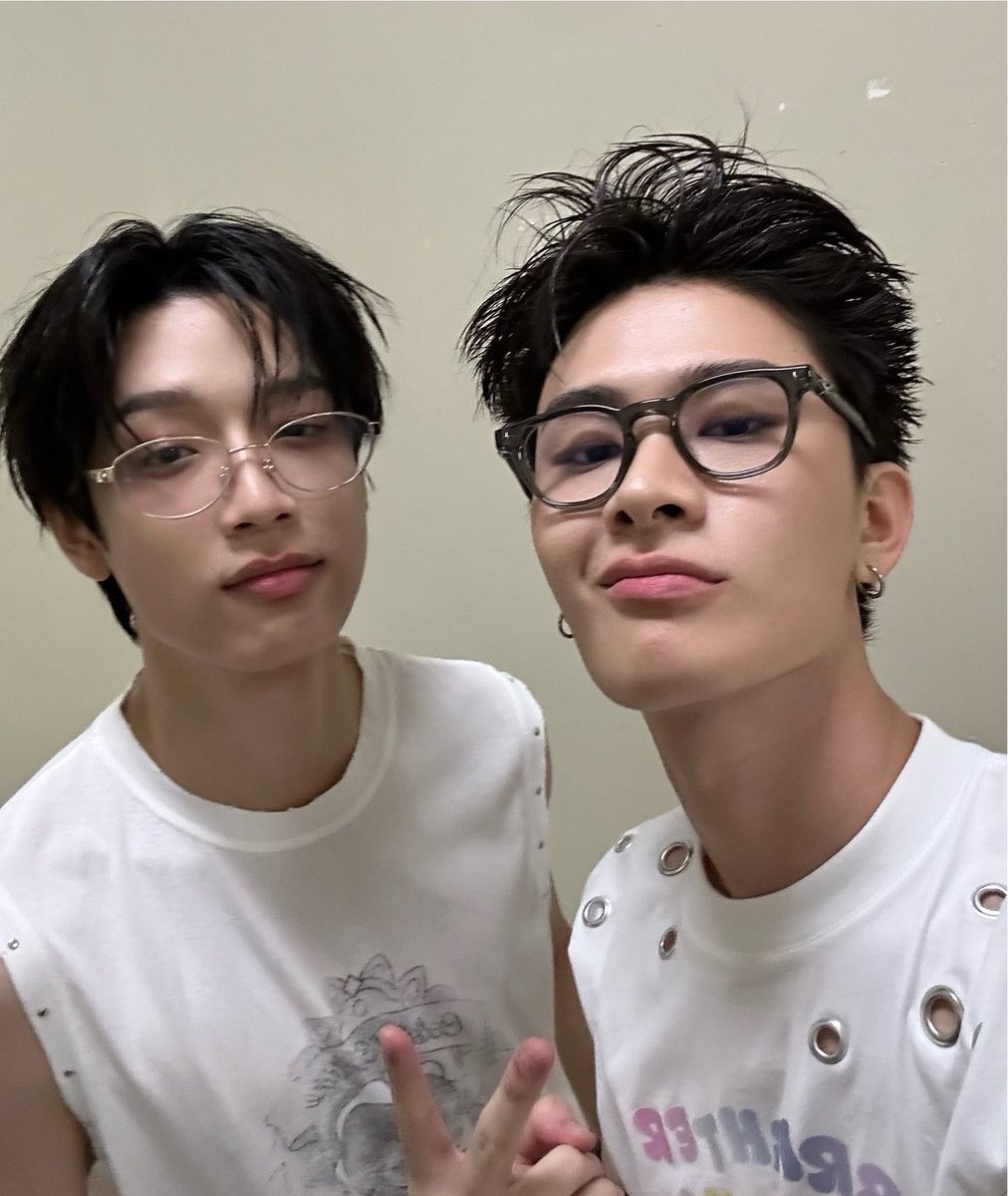 Nexxlover's tweet photo. เห็นชอบเรียกเค้าว่าพี่จินไง ผมก็พี่คุณนะทำไมไม่เรียกผมว่าพี่ไทย https://t.co/4Dz2zuNRgR