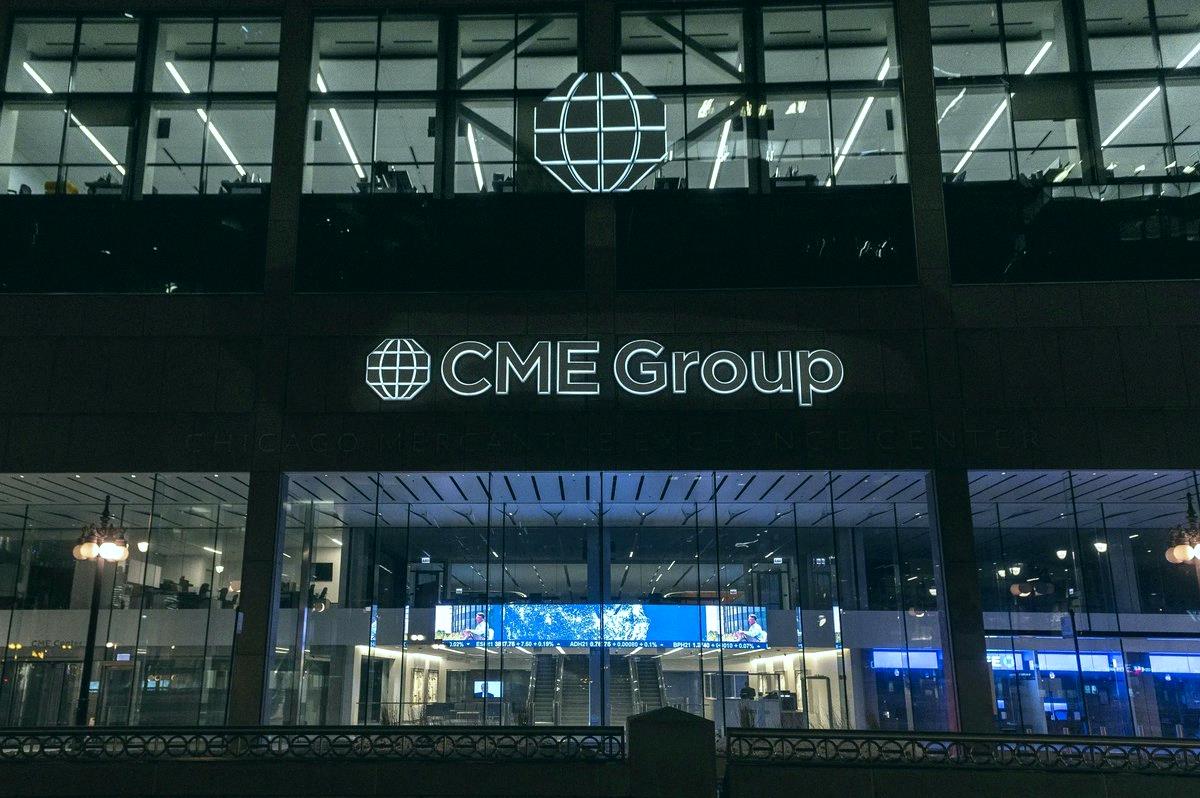 MeVeryvery's tweet photo. CMEグループ $CME が今週末から始めた24時間取引、1オンス金先物の初週末の需要が予想以上だったって。

約15,000件の契約が成立、額にして約6,000万ドル相当みたい。ブルームバーグが報じてる📈 https://t.co/ERKnn7bXut