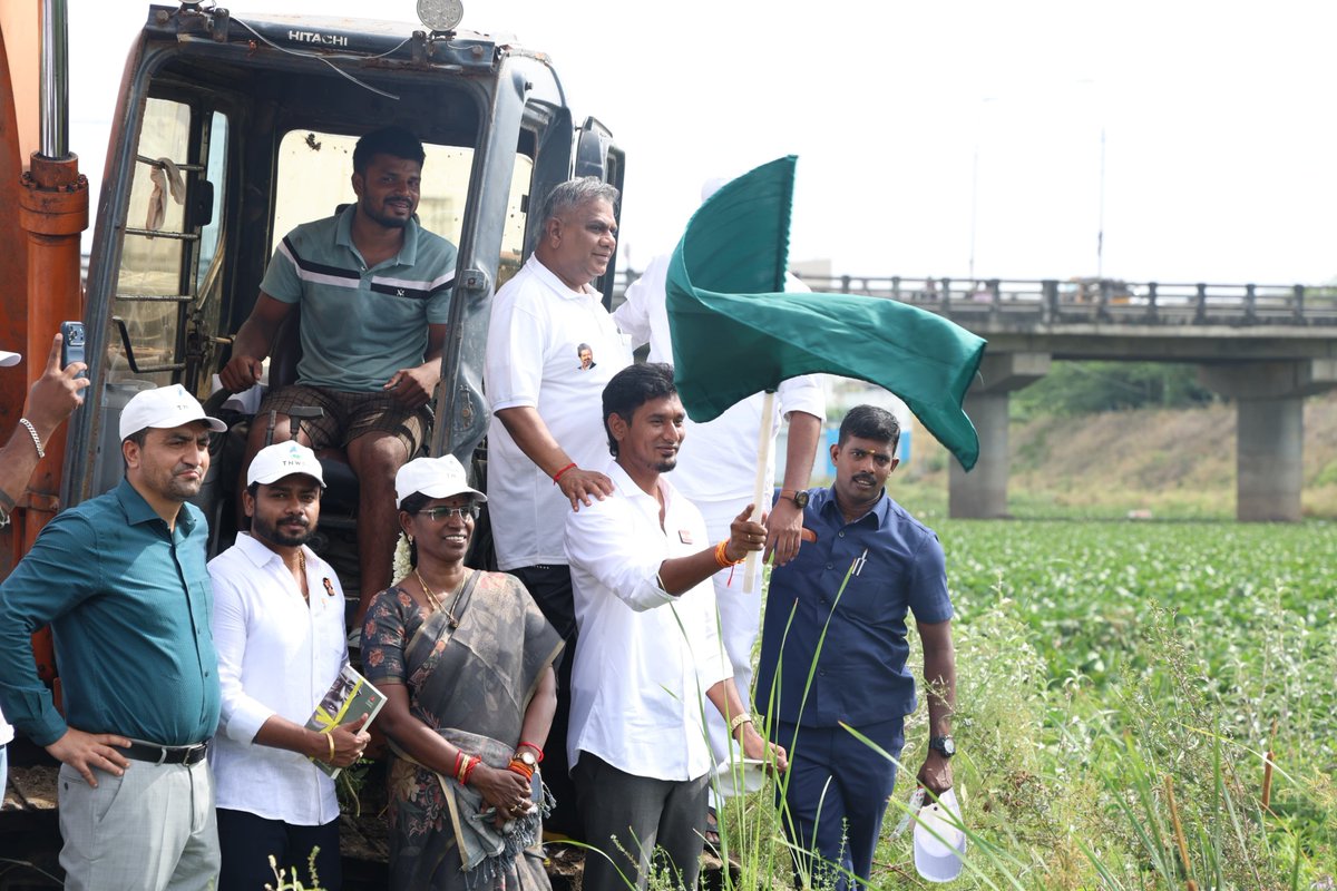 TSSattish's tweet photo. மாண்புமிகு தமிழ்நாடு முதலமைச்சர் அவர்களின் உத்தரவுப்படி,

இன்று (28.07.2026) செவ்வாய்க்கிழமை,

மாண்புமிகு ஊரக வளர்ச்சி மற்றும் நீர்வளத்துறை அமைச்சர் திரு. N. ஆனந்த் MLA அவர்கள், சென்னை மற்றும் புறநகர் பகுதிகளில் உள்ள நீர்நிலைகளை தூர்வாரி பராமரிக்கும் (1/2) 
#CMJosephVijay https://t.co/BB7yzcULwm