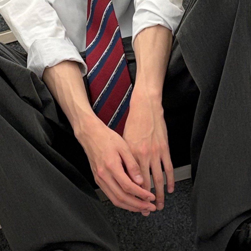 chipnuna's tweet photo. he's all cute until you zoom in on his hands🙂‍↕️ https://t.co/MGdyIHiifR