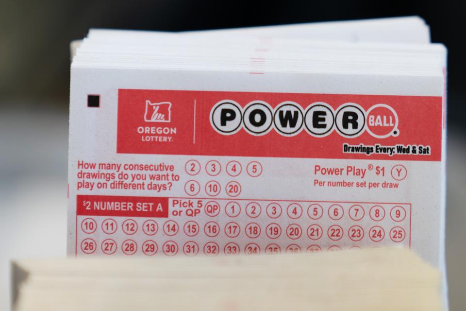 Forbes's tweet photo. Powerball Jackpot Rises To $663 Million—Here’s What The Winner Could Take Home
https://t.co/VcGHLdkkCp https://t.co/UQvHOdfKqk