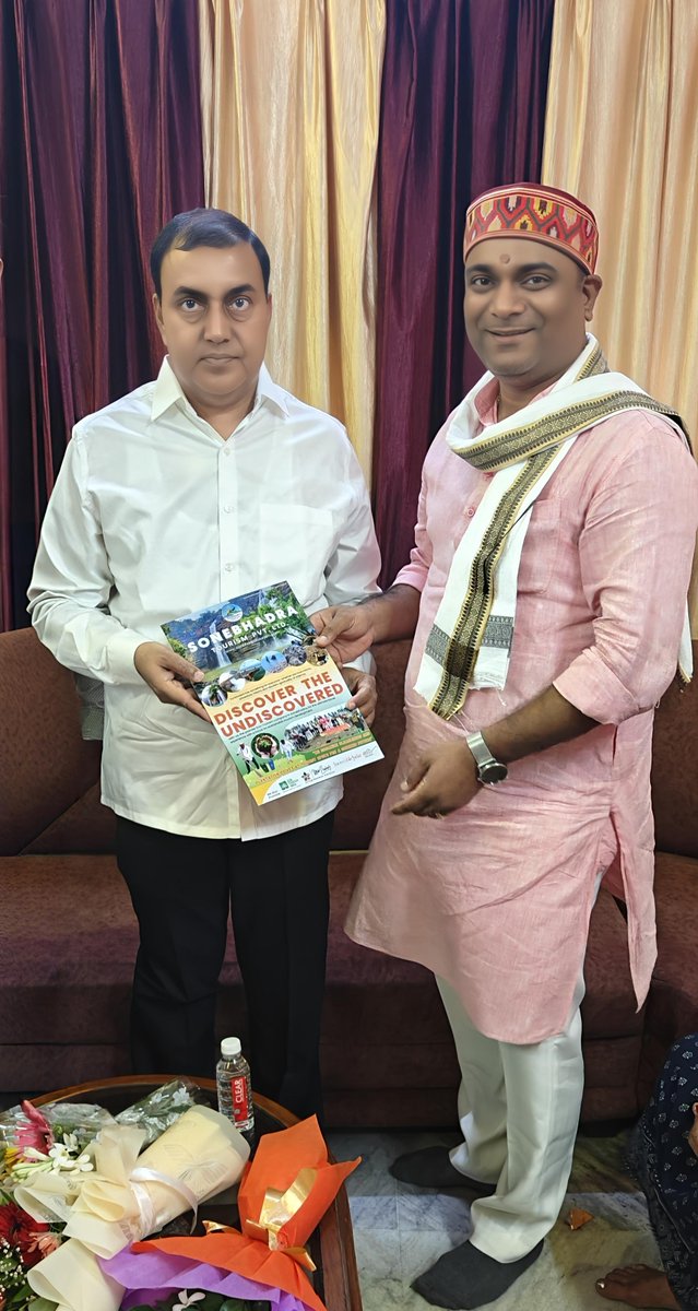 yadvendrasarkar's tweet photo. 🪷 भाजपा काशी क्षेत्र के यशस्वी अध्यक्ष परम आदरणीय बड़े भाई श्री @ashokbjp_kashi जी से उनके आवास पर स्नेहिल मुलाकात हुई, जमीन से उठे कार्��कर्ता का नेतृत्व पाकर हम सभी गौरवशाली महसूस कर रहे हैं 🙏 https://t.co/8HPcGgx4Q6