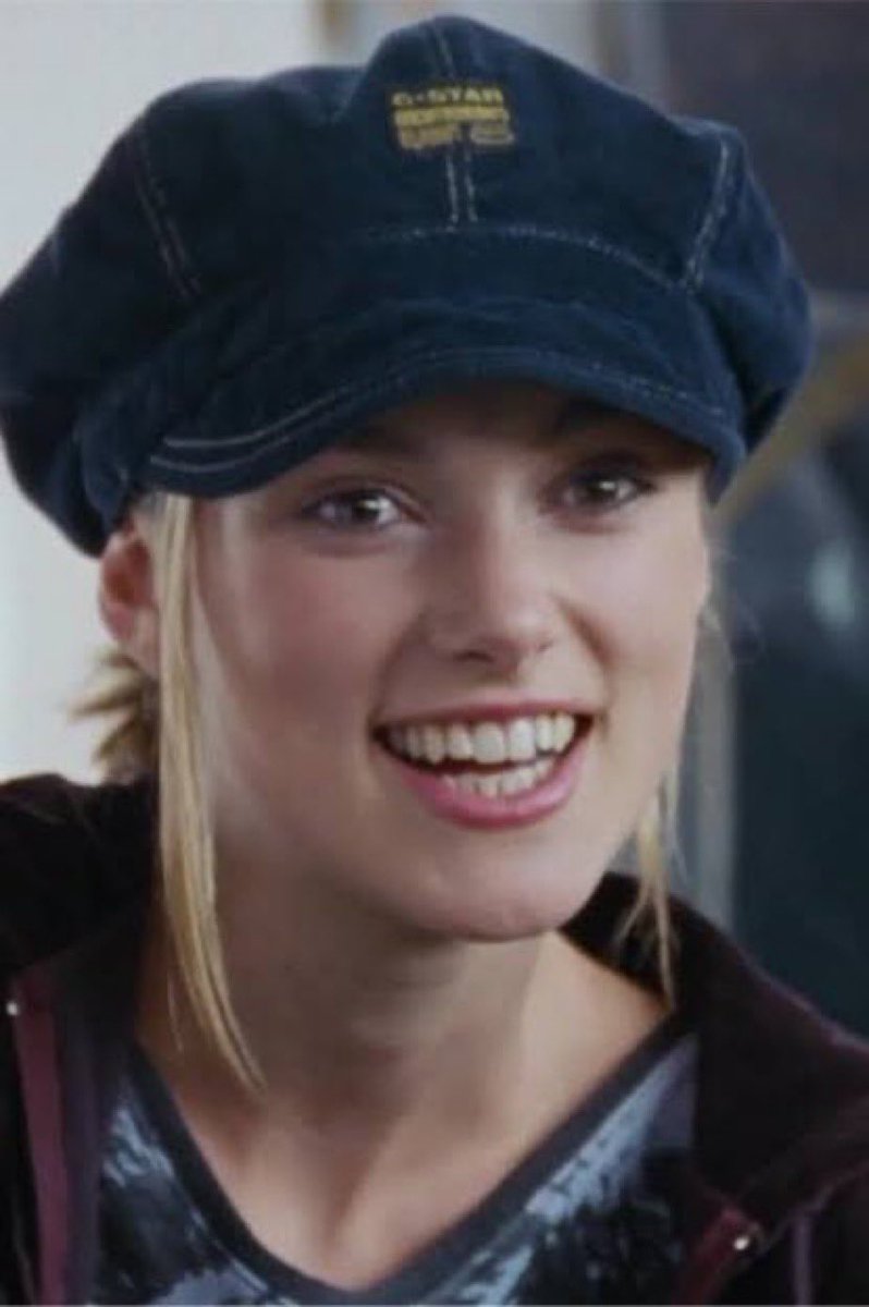 turntineforwhat's tweet photo. @FromAerin when I got older and watched Love Actually I realized it was probably this look lmao https://t.co/nxlM9bCxX1