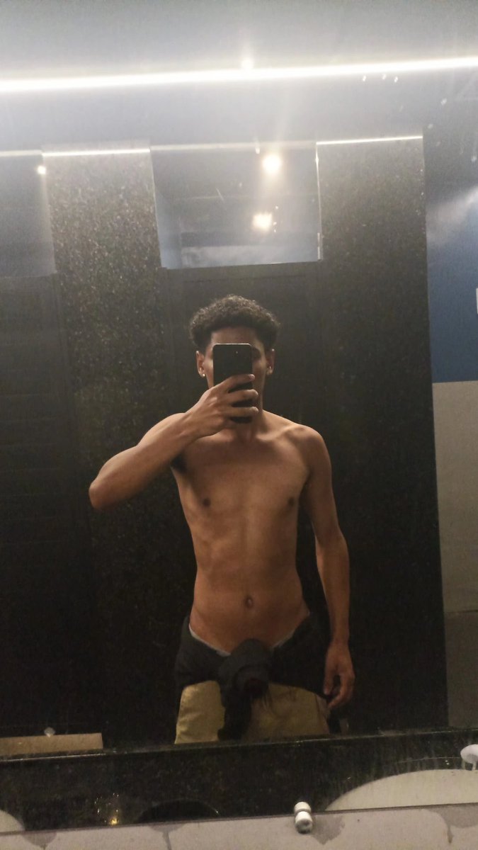 StevanSanches29's tweet photo. Sexy no espelho sem camisa! 😮‍💨 https://t.co/N0OZVA7TQh