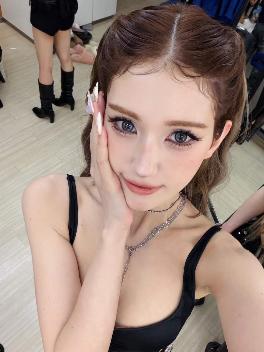 seumbong's tweet photo. Somi on IOI plus chat https://t.co/FLTan8KnGc