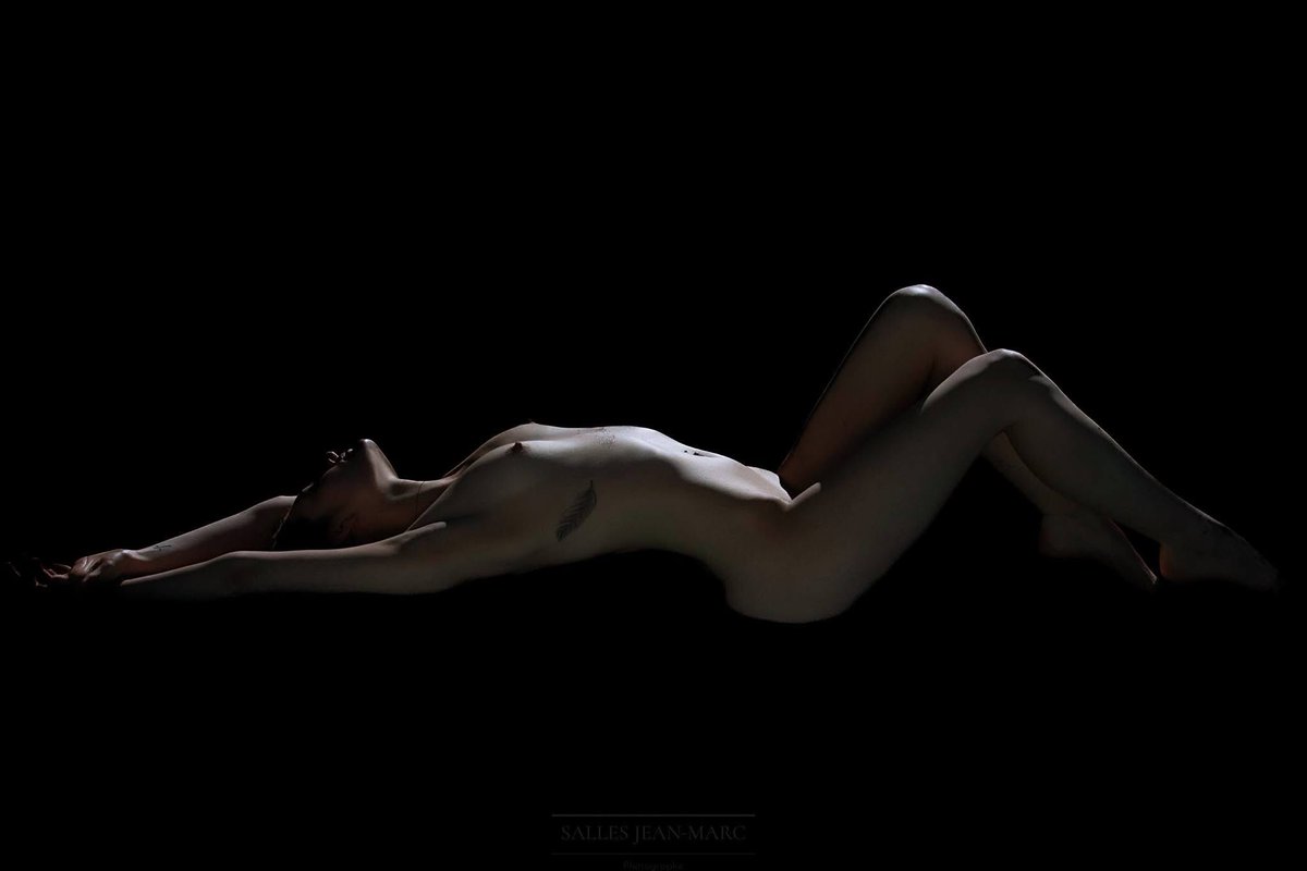 Epsilon47Marc's tweet photo. Bain de soleil. #photo #nu #model https://t.co/x6NdwO6QJH