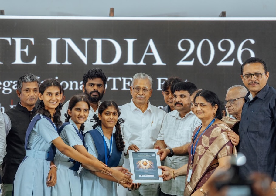 WeTheLeadersMDU's tweet photo. A P J அப்துல் கலாம் சர்வதேச அறக்கட்டளை ஏற்பாடு செய்திருந்த 'Ignite India 2026' நிகழ்ச்சிக்காக, நமது முன்னாள் குடியரசுத் தலைவர் டாக்டர் ஏபிஜே அப்துல் கலாம் அவர்களின் 11-வது நினைவு நாளில் ராமேஸ்வரத்தில் கலந்துகொண்ட தலைவர் அண்ணாமலை அவர்கள்..!

Our leader : @annamalai_k https://t.co/FN2wUS5GMF