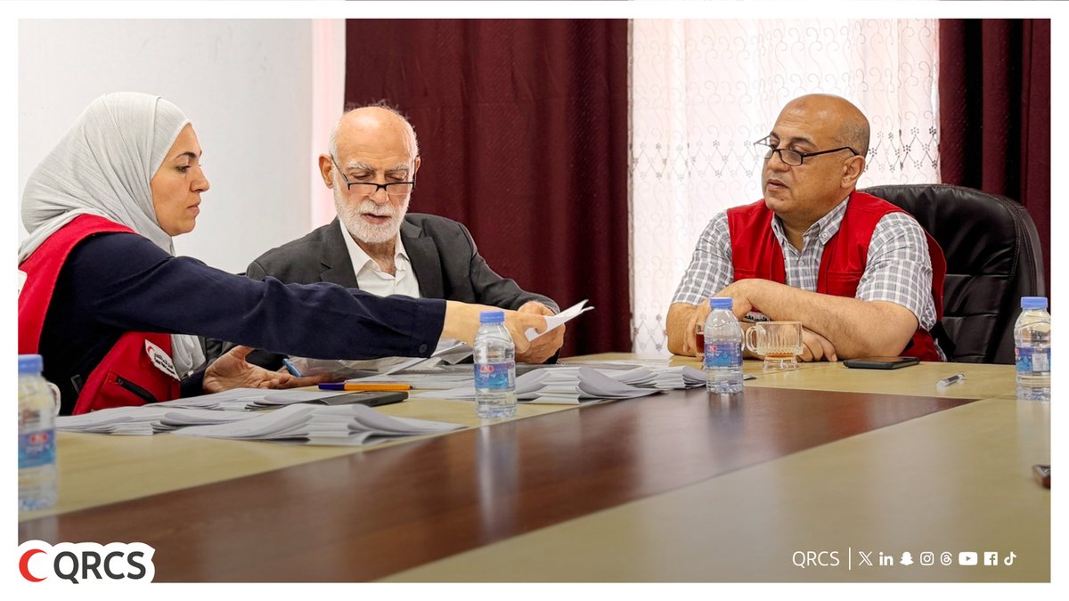 QRCS's tweet photo. Contracts signed for the 13thbatch of Palestinian doctors enrolled on specialized training programs in #Qatar for 2026-2027, as part of annual Amiri Specialized Medical Scholarships Program, co-implemented by QRCS, @HMC_Qatar , Palestine’s MOH & @PalestineRCS 

https://t.co/bNxmQjfE6y