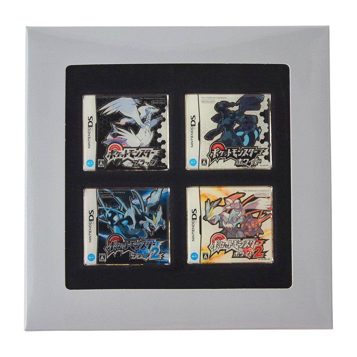 oricon_anime_'s tweet photo. 「ポケモン」即完売の人気商品
歴代パッケージ再現グッズが受注販売

転売ヤーから買わないで
本日から順次受注受付スタート【詳細】
https://t.co/q2CqDa2Hmg

※パッケージTシャツ in ポーチのみ再販売 https://t.co/y8eqI4PanD