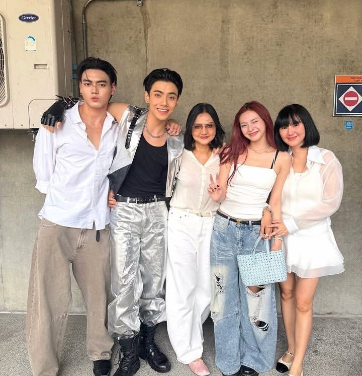 thnd_s's tweet photo. Chiquita with peem family
#CHIQUITA #BABYMONSTER #PEEMWASU #BUSbecauseofyouishine https://t.co/BFE6p9PI7O