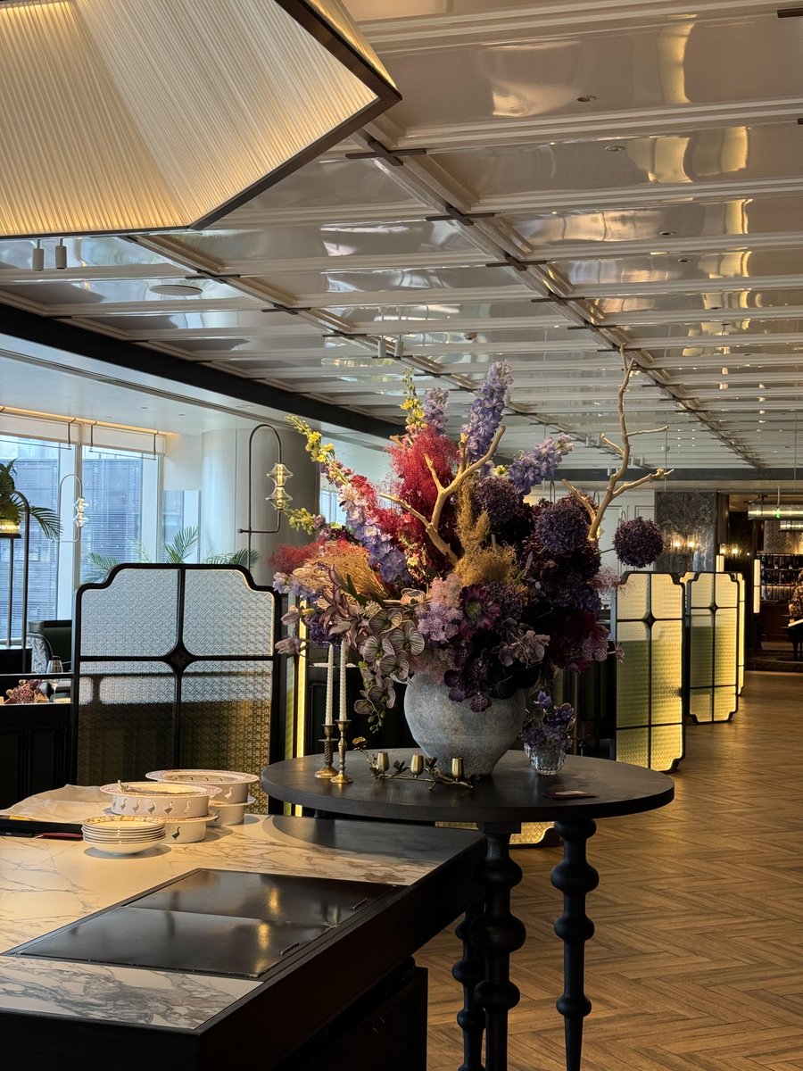 Noelle_hus's tweet photo. Loved the atmosphere here. The flowers, the light, and the quiet elegance make the whole space feel so special https://t.co/csligMlqtG