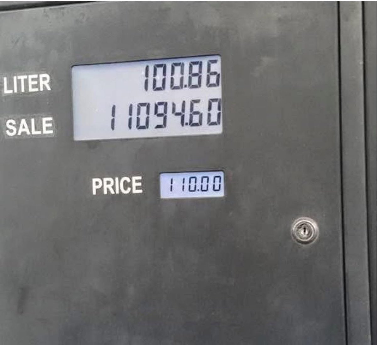 HonShield's tweet photo. 100 liters of fuel was Eleven Thousand Naira (N11,000) before the calamity called APC befell Nigeria. 

100 litres was N11,000. https://t.co/1skK3oGQfe
