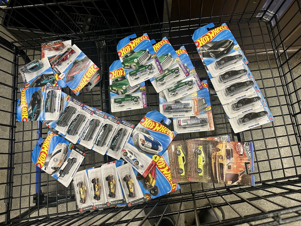 CyberSeCX's tweet photo. Caught the late Monday restock 🤑🤑🤑 #HotWheels https://t.co/gU062imdix