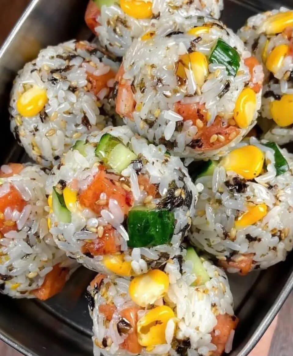 nadaeladela's tweet photo. GUYS AKU BERHASIL NGAKALIN ANAKKU YANG SUSAH BANGETTT MAKAN SAYUR 😭🙏🏼

jujurr aku bangga bangett sebagai Ibu Ibu bisa ngakalin gimana caranya ngasih anakku makan sayuran.. 🥹 saking picky eaternya hampir tiap hari gamau makan sayur, tapi pas aku ngide buat inii ternyata dihabisin, demii apaa bersyukur bangett..￼