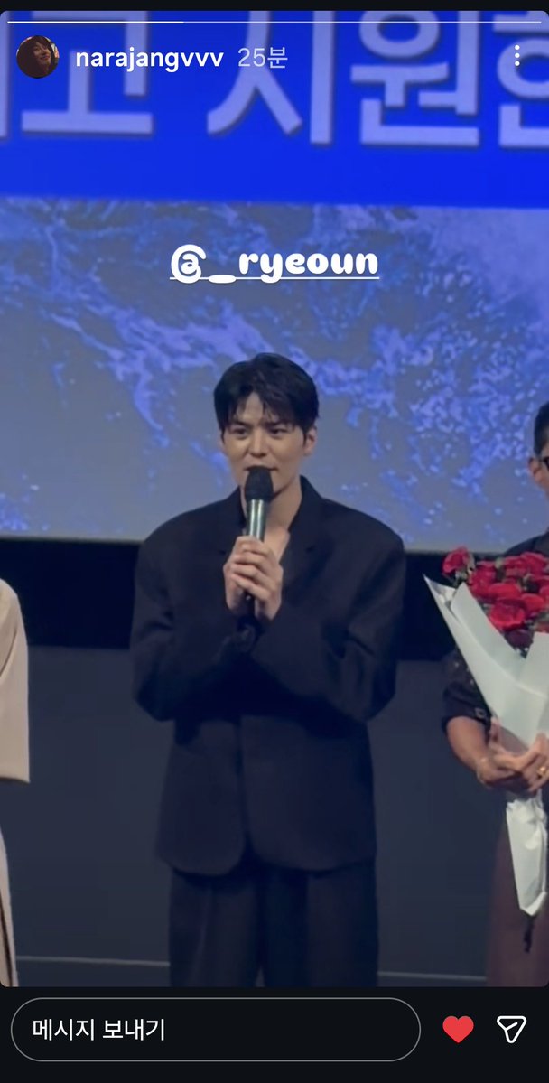 휴 tweet media