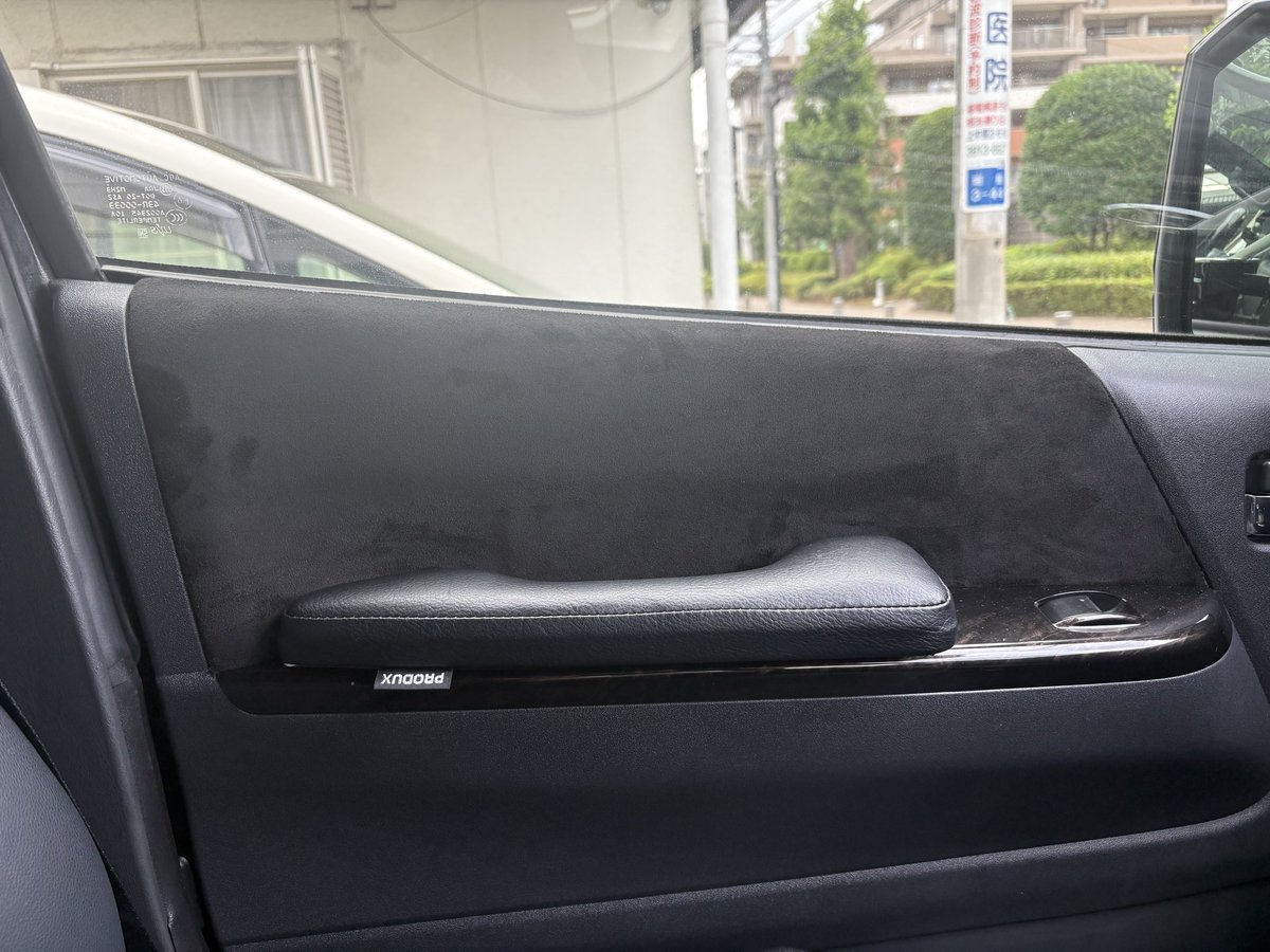 uce_char09's tweet photo. Aピラーの内張りとドアトリムの内張りにスウェード調のレザーシート貼付け🤭 https://t.co/LLQIzSyLSk