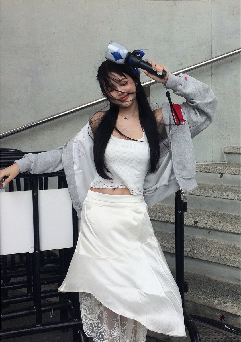 hiamericano's tweet photo. outfitคอนบัสคนในงานถามพิกัดชุดเยอะมาก ท่อนบนnomade+ท่อนล่างuiui.stuff แมทคู่กันได้ลุคหวานเลยอ่ะ5555 🥚👀🩵 https://t.co/2mfCw9w1Hs