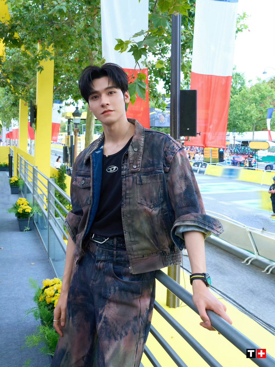 thailandjwx's tweet photo. 260728 TISSOT WEIBO UPDATED 
#กงจวิ้น #GongJun #龚俊   #gongjunthailandfanclub #泰国俊味仙
คำว่า "ความเร็ว" ยังไม่พอ นี่คือจังหวะหัวใจที่เต้นเป็นจังหวะเดียวกันเพราะความรัก
กงจวิ้น แอมบาสเดอร์ระดับโลกของ Tissot 
เดินทางมาร่วมงานถึงขอบสนามการแข่งขัน Tour de France
ร่วมสั่นกระดิ่งส่งเสียงเชียร์ บิลด์บรรยากาศความสนุกจัดเต็ม
สัมผัสได้ถึงความสุกงอมและเดือดพล่านในทุกๆ จังหวะการสปรินท์เข้าเส้นชัย
โดยมี #TissotPR100Series รุ่นพิเศษ Tour de France บนข้อมือ
คอยบันทึกทุกช่วงเวลาอันเปล่งประกายอย่างต่อเนื่อง