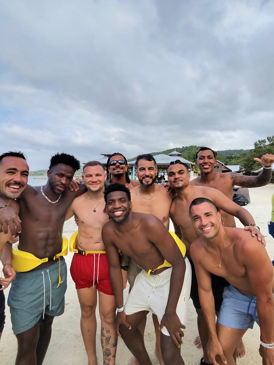 NBSportUg's tweet photo. Arsenal target Vini Jr. in Jamaica — and he actually did the thing! 

#NBSLTS #NBSportUpdates #NBSportEPL #EPLKuNBSport 📸: Vini Jr. on IG https://t.co/AcwZu0oH4S