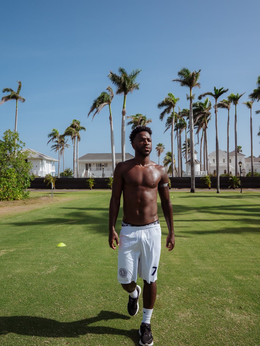 NBSportUg's tweet photo. Arsenal target Vini Jr. in Jamaica — and he actually did the thing! 

#NBSLTS #NBSportUpdates #NBSportEPL #EPLKuNBSport 📸: Vini Jr. on IG https://t.co/AcwZu0oH4S