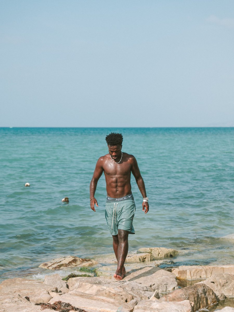 NBSportUg's tweet photo. Arsenal target Vini Jr. in Jamaica — and he actually did the thing! 

#NBSLTS #NBSportUpdates #NBSportEPL #EPLKuNBSport 📸: Vini Jr. on IG https://t.co/AcwZu0oH4S