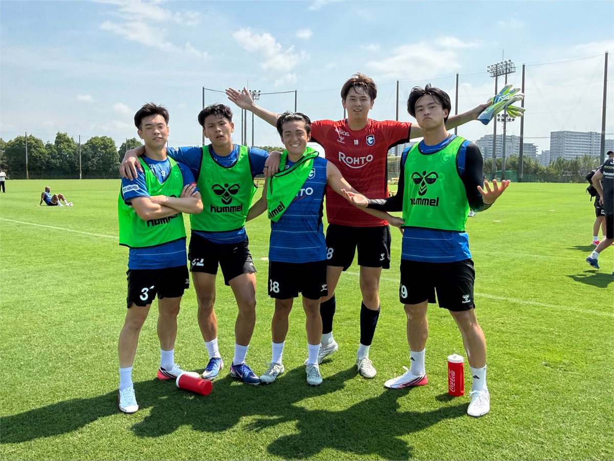 GAMBA_OFFICIAL's tweet photo. 0728 Training ⚽️
本日のミニゲームは若手中心の緑チームが勝利🔥

#ガンバ大阪 #GAMBAOSAKA https://t.co/Iu5b9Li5LH