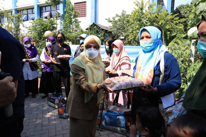 analogidapur's tweet photo. Kemarin di Bulukumba CKG nya ada pengecekan TBC. Sekarang Dinkes Kota Tangerang juga menggelar CKG yang termasuk tracing TBC dan akan dilakukan di 430 lokus hingga November nanti. Kerenn👏👏👏
https://t.co/87EtnVxFGM https://t.co/0u4AUR2VGr