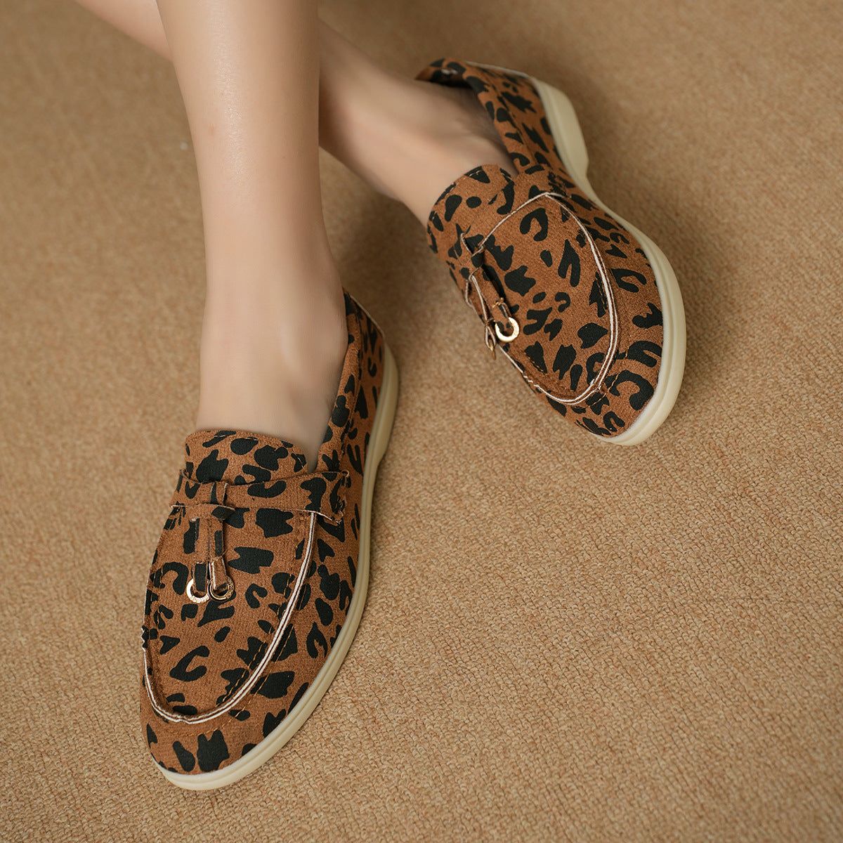 SarahExpressX's tweet photo. Add a playful touch to your daily wardrobe with these yellow leopard print slip-on flats. Featuring a rounded toe and a low-profile silhouette, they pair easily with everything from denim to office trousers.

#LeopardPrint #SlipOnFlats #...…
https://t.co/u7gXY5ROy8 https://t.co/Zm28EmEiqL