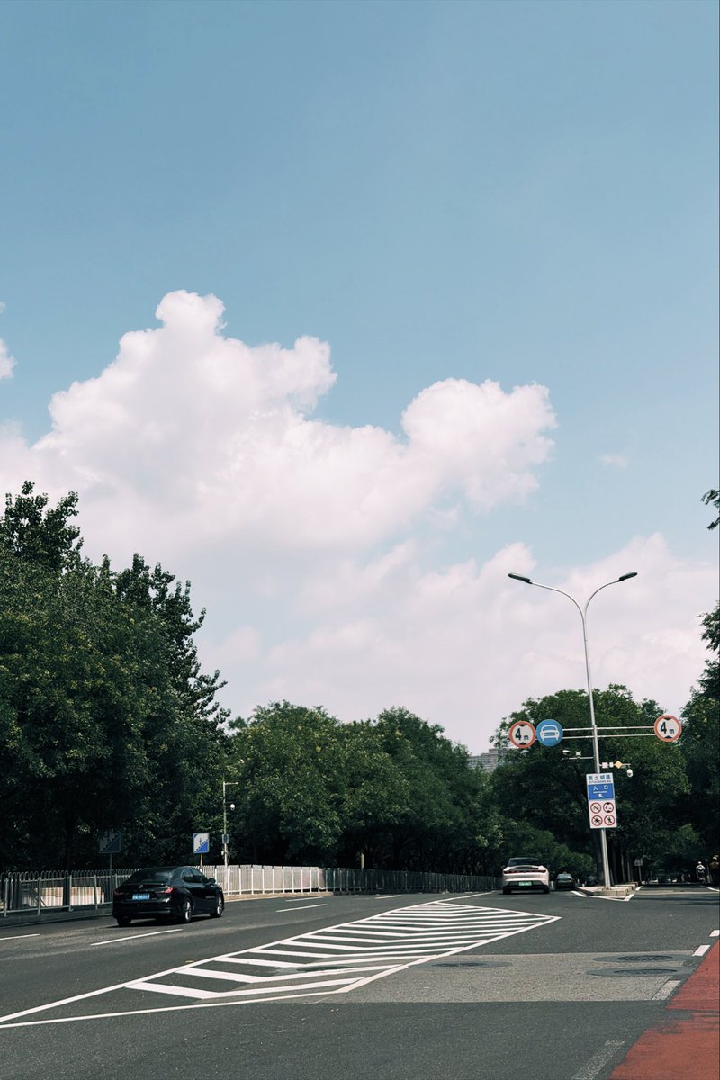 PanyRoader's tweet photo. 上班路上就是很爱乱拍白云，但是一看就是夏天的样子。 https://t.co/0EMCOCVqlY