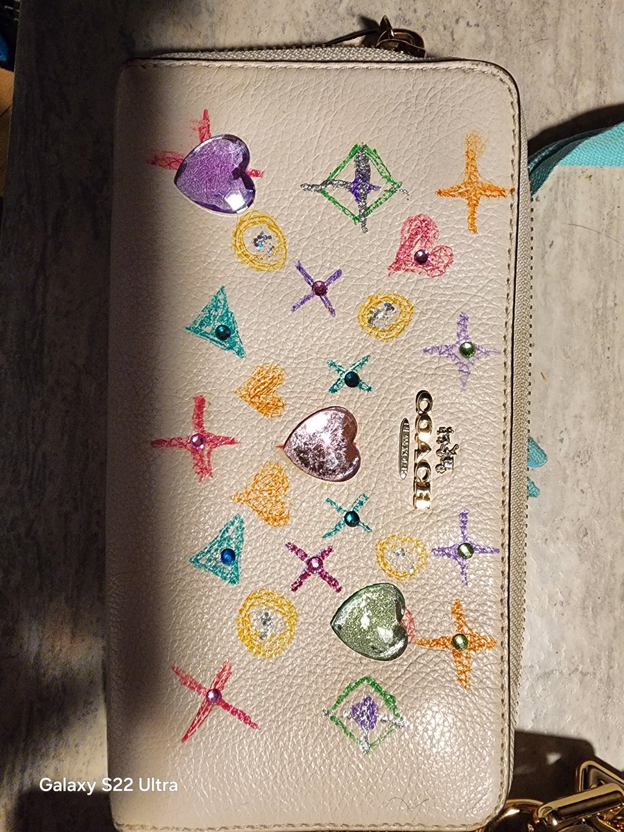 _dedeluxe_'s tweet photo. girl fun🦋DIY my bags n stuff @ home sum WIPS experiments. w-hot fix stones n stncl 4 custm 
#brandcraft #diy #dedeluxefashion https://t.co/JmfXqhqhTk