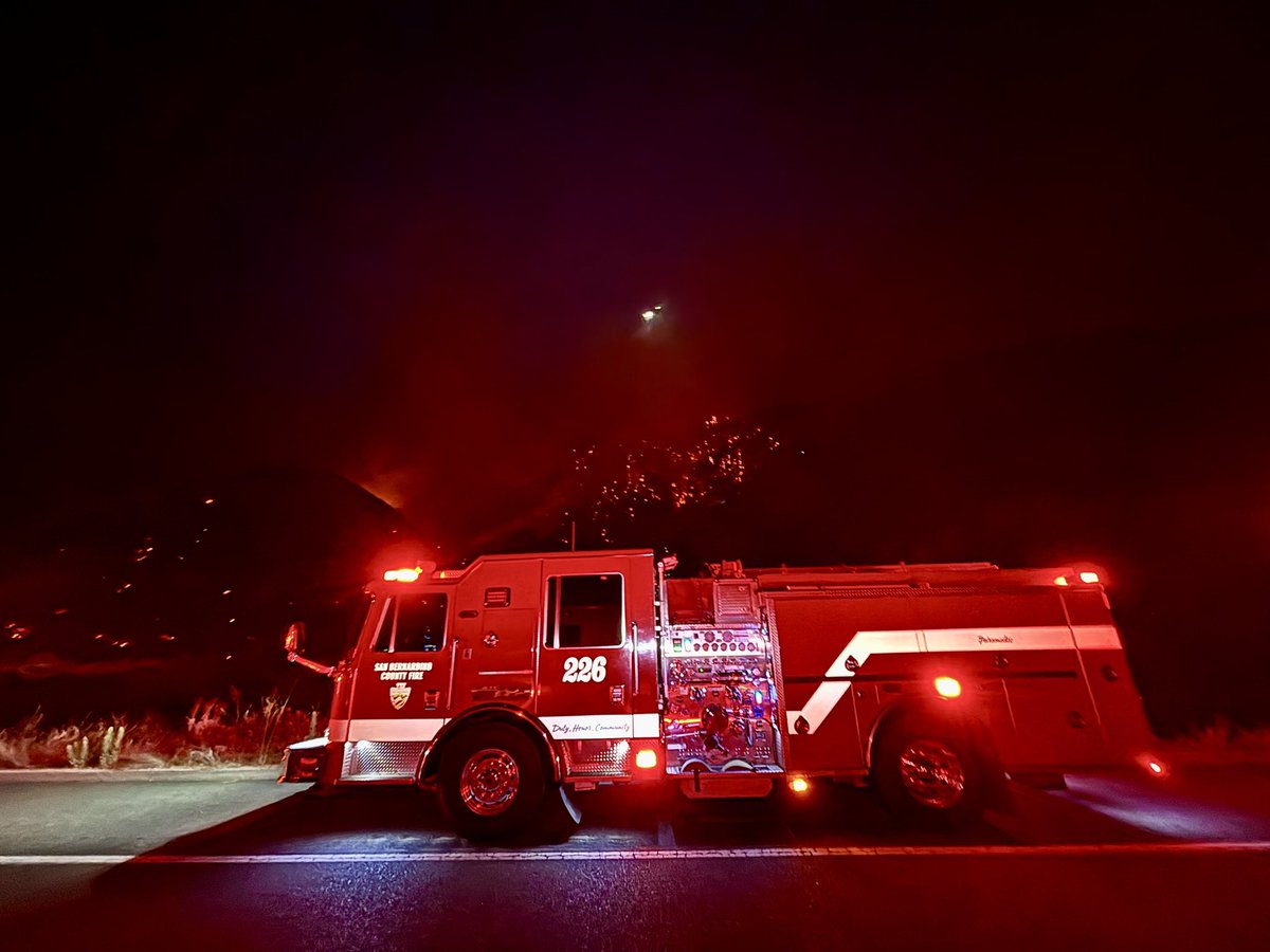 SBCOUNTYFIRE's tweet photo. MOUNTAIN HOME VILLAGE (Final): San Bernardino County Fire remains committed to the #GreenFire in the area of Mountain Home Village. The incident is under Unified Command with @CALFIREBDU and @SanBernardinoNF. #SBCoFD currently has 4 engines, 2 hand crews, 1 dozer, 1 water tender, 1 battalion chief, and 1 assistant chief assigned to the incident. For all future Green Fire updates, please follow @CALFIREBDU and @SanBernardinoNF.
@ReadySBCounty @sbcountysheriff @forestservice