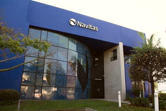 SinxOfPapel's tweet photo. Navitas just dropped Q2 numbers 🚀 
• Revenue $10.5M, up 22% from last quarter, but down from $14.5M last year as they ditch mobile
• Gross margin 39.5%
• Net loss $228.2M (includes a huge $203.1M non-cash charge)
• Cash jumped to $557.4M

Q3 outlook:
• Revenue aroun https://t.co/x5DE1dOFq0