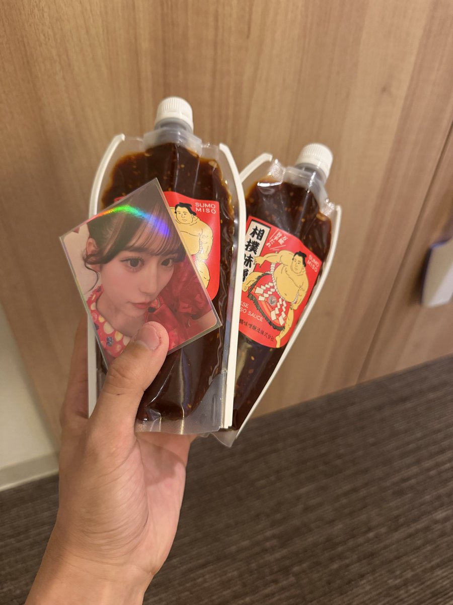 kichin__'s tweet photo. 福岡空港で相撲味噌もゲット出来ましたｳﾚｼｰ!1つは行っていいよって許可くれたしラーメン奢ってくれたから上司にあげるよう〜 https://t.co/0aS7wTj9G7