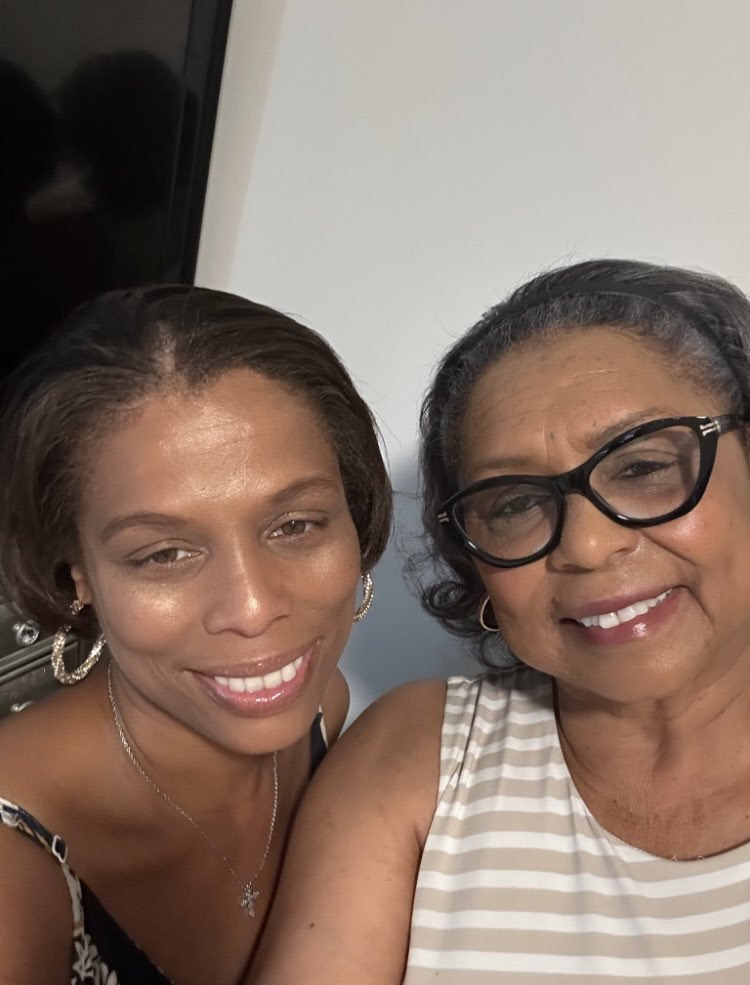 PrincessofServe's tweet photo. #HappyBirthday Mom!!!!! I love you forever!!!!!❤️❤️❤️❤️ https://t.co/nlWzTUmAga