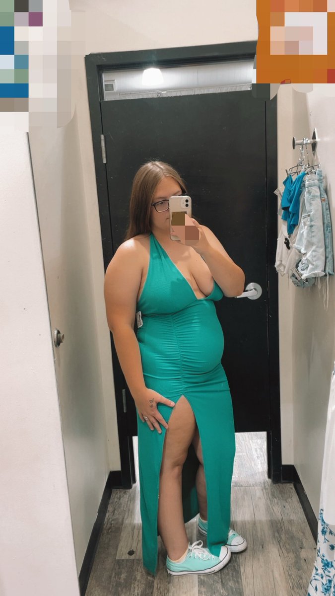 Amberofficial6's tweet photo. This little green dress didn’t stand a chance… 💚 Had to bring it home. Think I made the right choice? 😘 Link in bio. ✨ https://t.co/OqSXXhr310