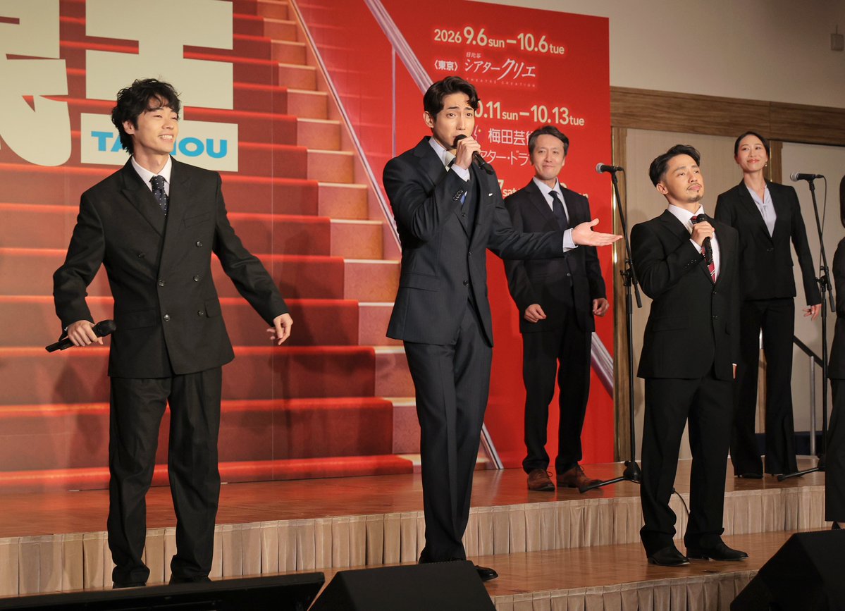 jijicom_ent's tweet photo. 🟥ミュージカル『民王』

製作発表記者会見が行われ、キャストの皆さんと演出の永井誠さんが出席しました。写真は劇中歌の歌唱披露の様子です。

#民王 https://t.co/JIJDMTVKd7