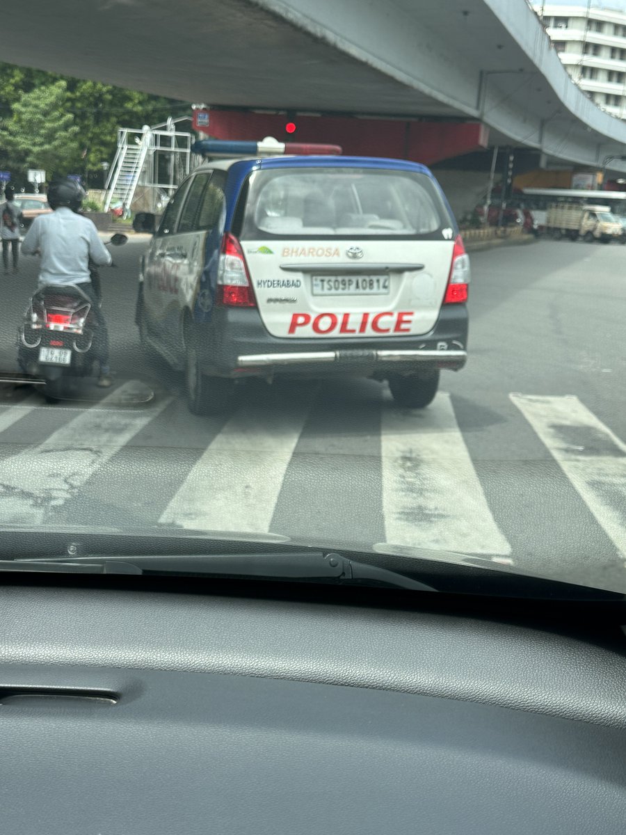 bhoopal_dr's tweet photo. ⁦@AddlCPTrHyd⁩ , ⁦@hydcitypolice⁩ ,  ⁦@HYDTP⁩ to see as to follow the rules first by implementation authority and then ask the citizens!!! 💐 https://t.co/5L2S5f3aR2