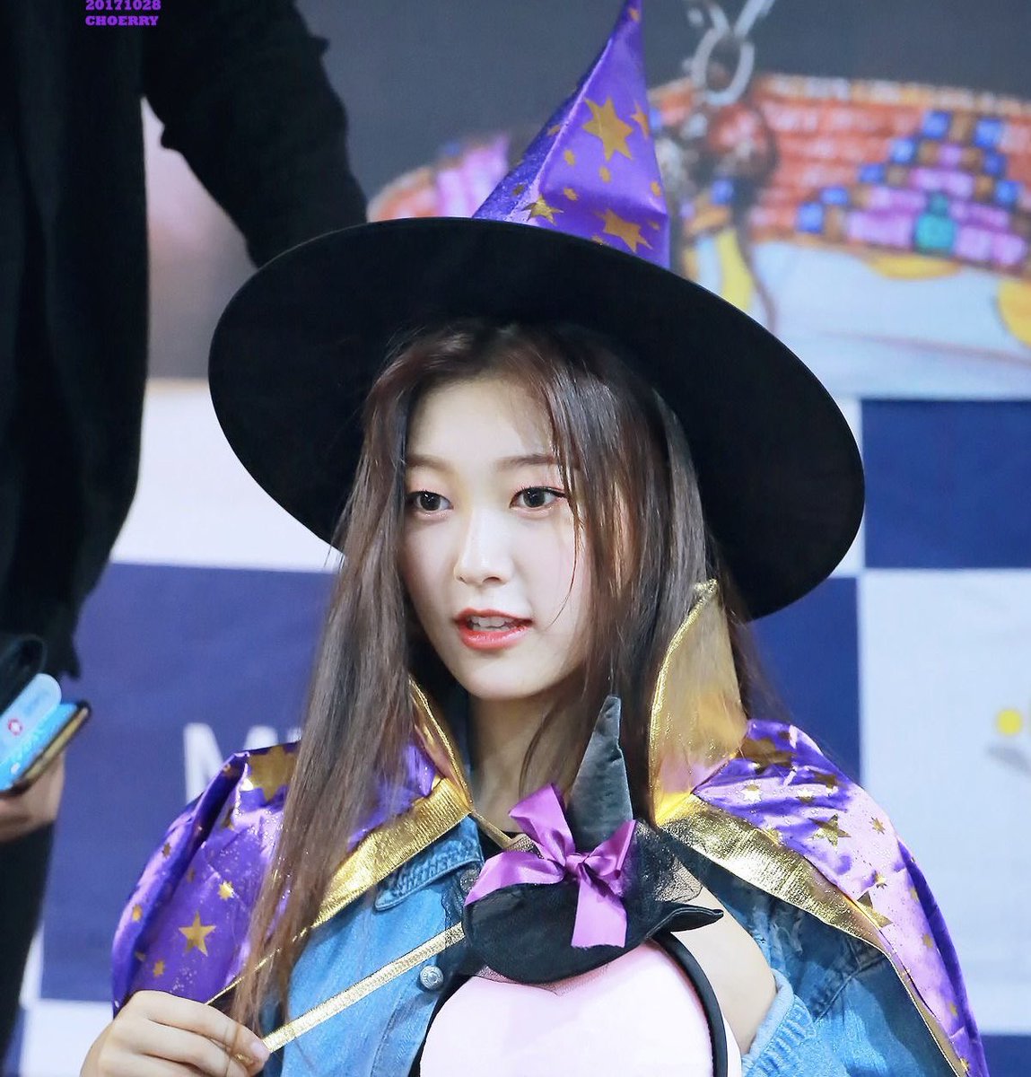 loonaronpaverse's tweet photo. magic cuties! #LOONA #danganronpa #drtwt https://t.co/Z1VDDmUwmi