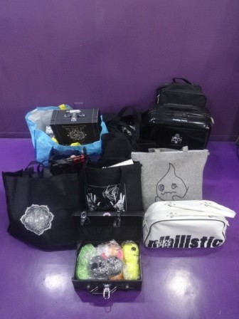 VioletBlue_Osu's tweet photo. 出張買取行ってきました。

今回は
DIR EN GREY
sukekiyo 
Petit Brabancon
関連アイテムでした。
※おおそよ２００点

店頭・宅配・出張買取
いづれの買取も随時大募集中です。 https://t.co/LYRM0Mr6Lx