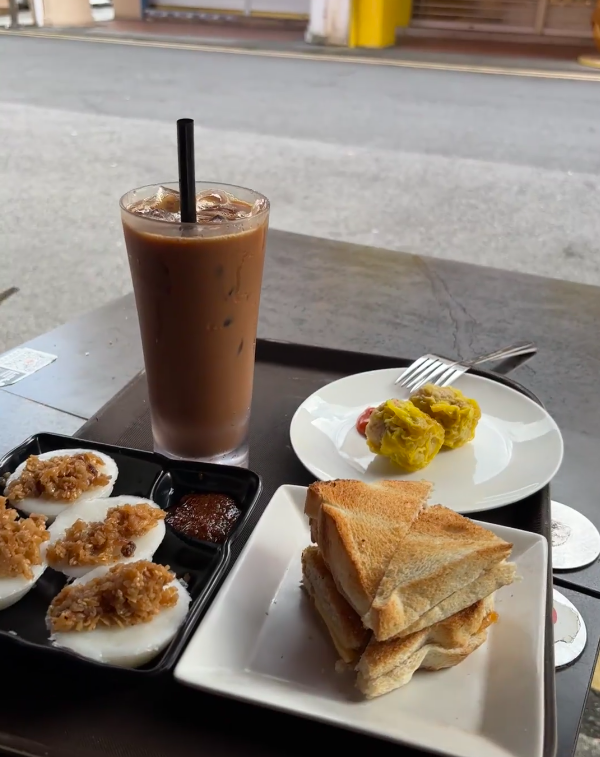 Limyi90's tweet photo. Singapore's favorite breakfast shop https://t.co/Snb0MVEabN