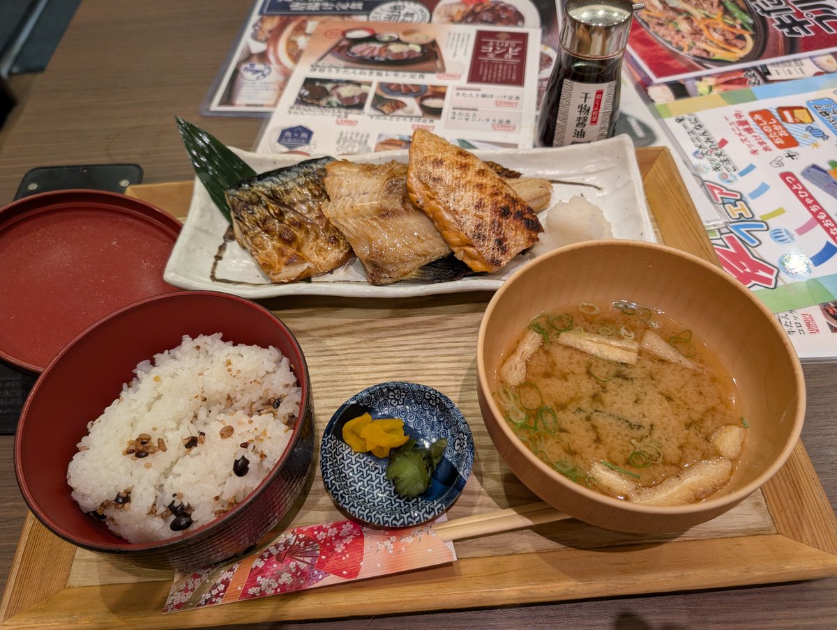 perfume0926's tweet photo. 今日はLECTのわくらで
パンチの効いた ひもの3種盛り定食をいただきました😋 🐟️をひものにすると旨いのは発酵のなせる技ですかね😉
#ひもの3種盛り定食　#たんととわくら
#LECT https://t.co/cvfudNDT6O